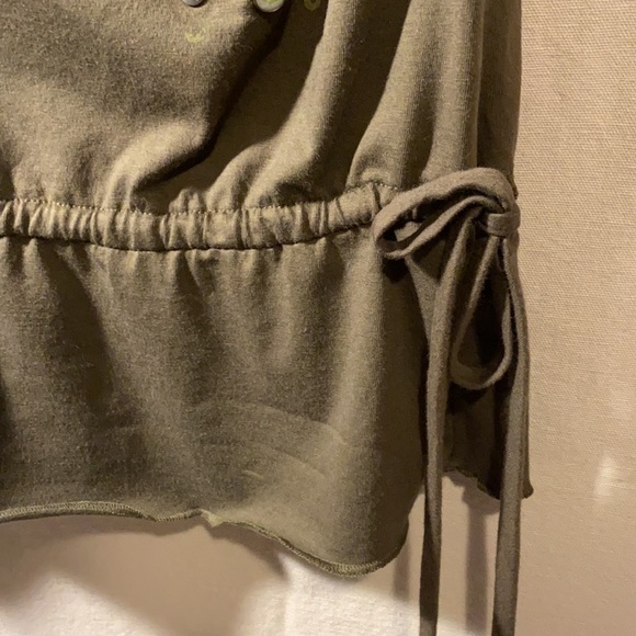 Cute, long halter top w/ built in bralette. - Picture 2 of 10